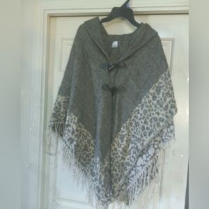 Chic Gray Poncho with Leopard Accents